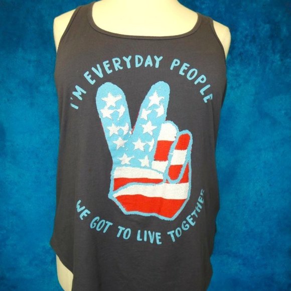 Lyrix Everyday People Patriotic Peace Sign Tank - Picture 3 of 8